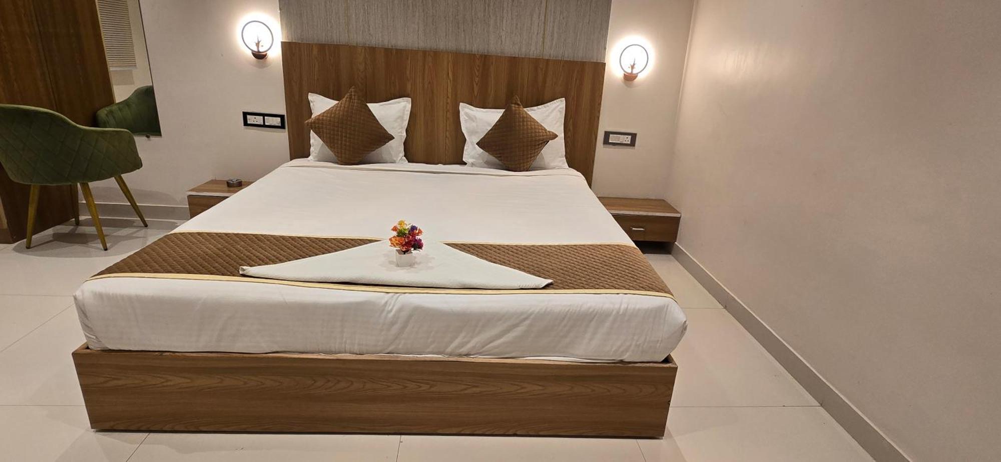 Hotel The Golden Palm Khajurāho Exteriér fotografie